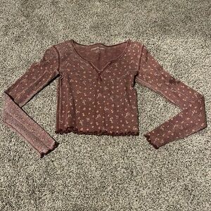 American Eagle Long sleeve cropped floral shirt. Size: Women’s XS